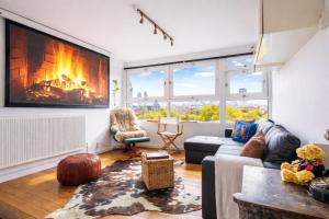 The Finch Loft Skyline Views & Home Cinema