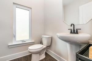 Spacious 4BR Near UNC Charlotte & Major Venues