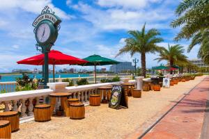 Maximum 10 people About 5 minutes from American Village Spacious facility for groups in Chatan