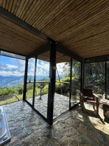 GLAMPING ENTRE MONTES Y CAFETALES