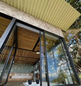 GLAMPING ENTRE MONTES Y CAFETALES