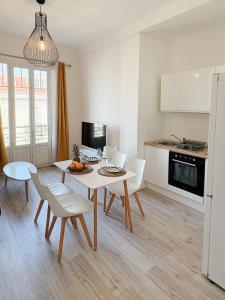 Elegant Apartment with Balcony, Central Nice