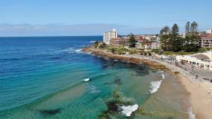 2BR Cronulla Water Views & Free Parking