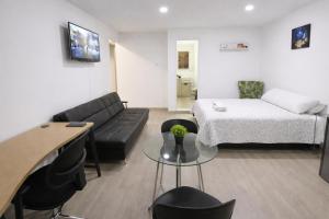 Apto Loft con balcón y baño Laureles Belén