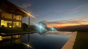 Refúgio na montanha com piscina em Extrema