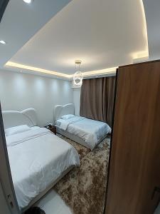 شقه بالدقي شارع الثورة الرئيسي