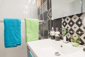Appartements FREE Parking - Self Checkin - WIFI - Panoramique Terrasse - DUPLEX SAINT JEAN - SUPERBORDEAUX : photos des chambres