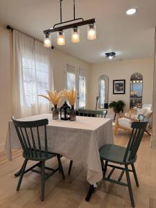Modern Decatur Stay High-End Design near Atlanta