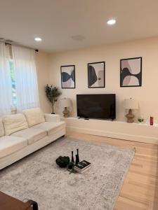 Modern Decatur Stay High-End Design near Atlanta