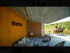 Niditas Suites & Horses
