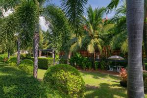 Greenleaf Estate - 3bedroom Villa with large shared pool, Nai harn beach