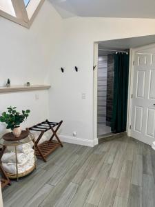 DeLand Dome House- 98 Inch TV - Open Kitchen - Near Bridle Oaks