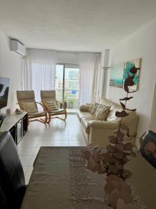 Equipadisimo Apartamento con vista al mar