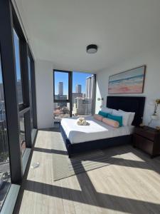 Miami-Brickell Luxury 2BR-2BATH with skyline VIEWS - walking distance to KASEYA-HEAT ARENA & BAYSIDE - Port of MIAMI cruise ships