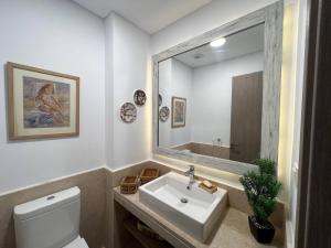 SwanLake Upper Chalet