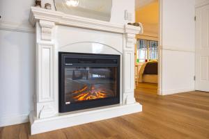 Stylish, Spacious Retreat with Plunge Pool - Casa Cranbrook