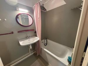 Appartement T2 Cabine aux Angles, proche commodités - FR-1-593-144