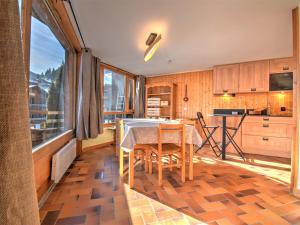 Appartement 4 ch proche centre avec cheminée et balcon - FR-1-524-147