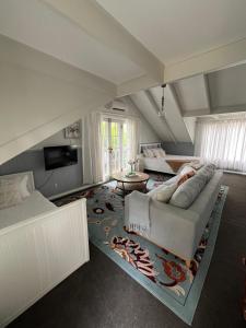 Group Retreat Two Units in Gooseberry Hill