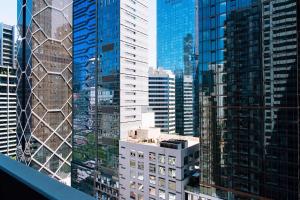 CBD Epicenter Spacious 2BR 2Bath Gym Pool