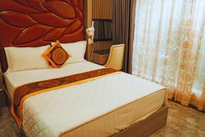 Queen Hotel Van Phu Urban