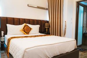 Queen Hotel Van Phu Urban