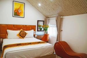 Queen Hotel Van Phu Urban