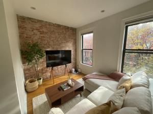 VAN VORST HOUSE Prime Location Minutes to NYC