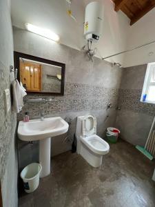 The Golden Cypress 4BHK Villa in Mukteshwar