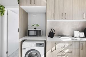 Bright and Cozy Courtyard Double Room - Near Top Ryde City Shared Amenities