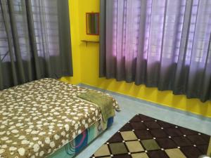 Nursoffi Homestay, yan