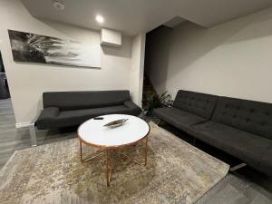 Beautiful Newly Built 2 Bedrooms Basement Apartment in Milton ,Sleeps 6
