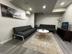 Beautiful Newly Built 2 Bedrooms Basement Apartment in Milton ,Sleeps 6