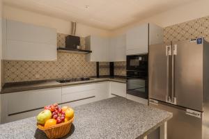 Kensho Villas Daisy with Private Pool Serene 5-BHK With Shared Pool & Lift, Near Popular Beaches by ELIVAAS