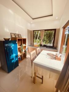 1 bedroom jungle flat with large balcony