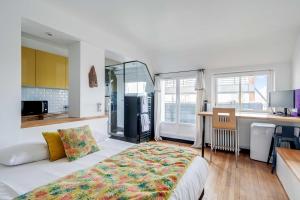 Studio-Eiffel Tower view - Moulin Rouge Montmartre