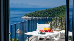 Villa Natura,infinity pool villa overlooking the Aegean