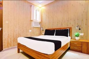 RROOMS Eco Hotel Blue Stone- Near Singapore Mall And Max Hospital