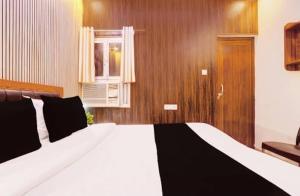 RROOMS Eco Hotel Blue Stone- Near Singapore Mall And Max Hospital