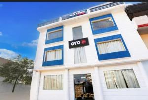 RROOMS Eco Hotel Blue Stone- Near Singapore Mall And Max Hospital
