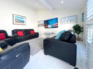 Coastal retreat, private, wine, netflix by Custom Bnb Hosting
