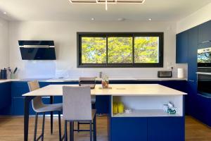 Villa Rosemonde Pool Pétanque Walk to Beach Sleeps 8 in Brétignolles