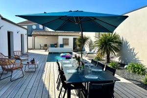 Villa Rosemonde Pool Pétanque Walk to Beach Sleeps 8 in Brétignolles