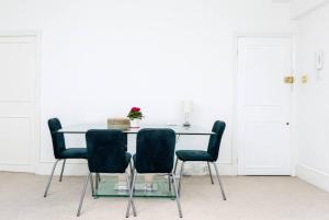 Light and airy apartment close to museums