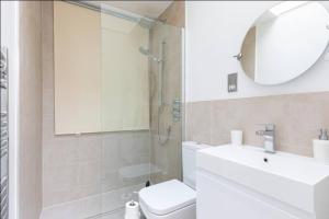 Light and airy apartment close to museums