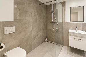 Apartment with 5 Single Beds & Garden near SCS