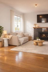 Family Friendly 3 Bedroom Home in Claremont Near Hobart