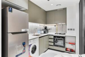 Luxury 1 Bed Retreat with Balcony in JVT