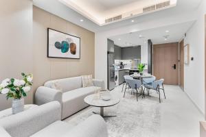 Luxury 1 Bed Retreat with Balcony in JVT