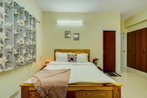 Saffron Breeze Spacious 4-BHK Apartment with Living & Balcony